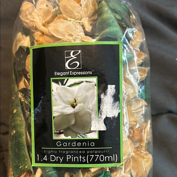 Gardenia Scented Mix - Green and Cream - Picture 4 of 4